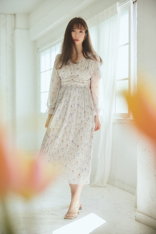 【herlipto】In Bloom Pleated Chiffon Dress