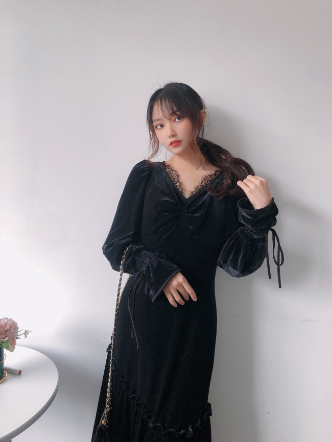 Fubail / Lux Velour Lace Midi Dress